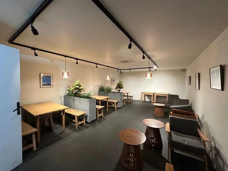 Local commercial dans Paris à louer - Photo intérieure – Image 2 sur 3