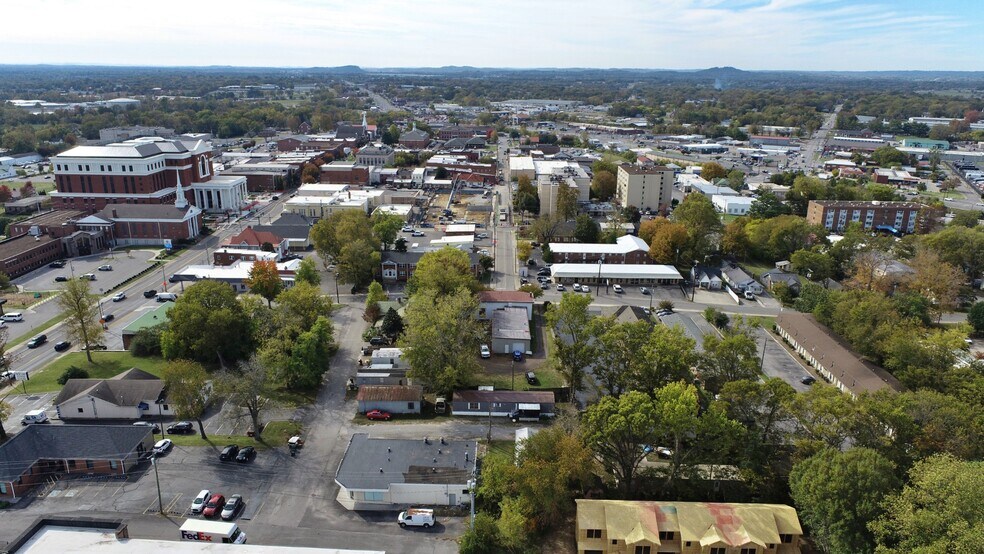 135 College St, Gallatin, TN à louer - Photo de l’immeuble – Image 2 sur 16