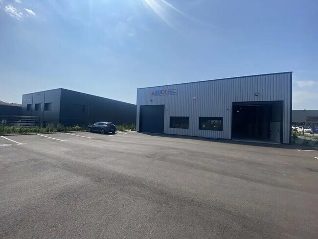 Plus de détails pour Local d'activités à louer