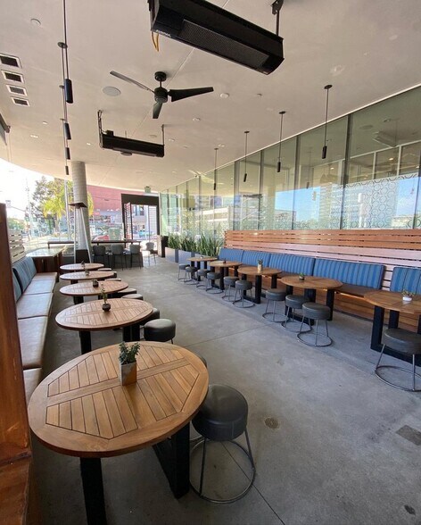 1168 S Barrington Ave, Los Angeles, CA à louer - Photo de l’immeuble – Image 3 sur 12