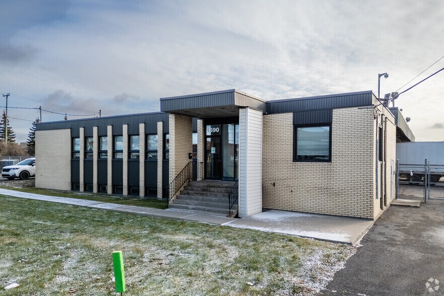 1590 Boul Hymus, Dorval, QC à louer - Photo principale – Image 1 sur 7