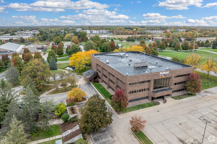 700 & 734 S Waverly Rd, Holland, MI à vendre - Photo de l’immeuble – Image 1 sur 35