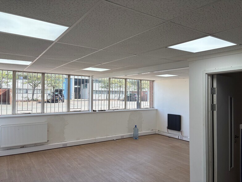 15 Faraday Clos, Washington à vendre - Photo de l’immeuble – Image 3 sur 7