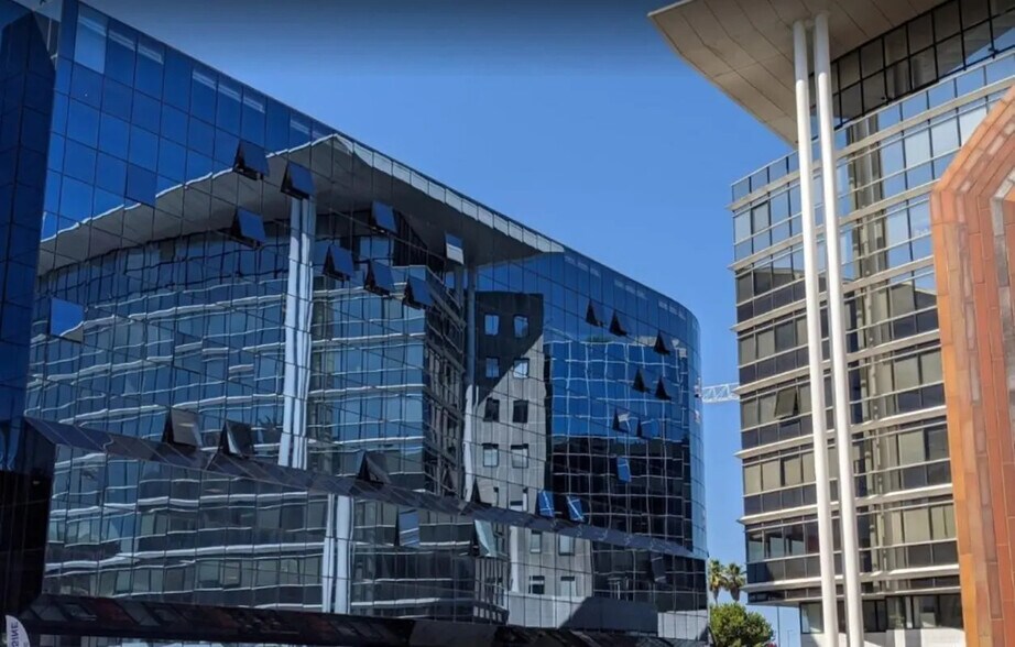 Bureau dans Nice à louer - Photo de l’immeuble – Image 2 sur 18