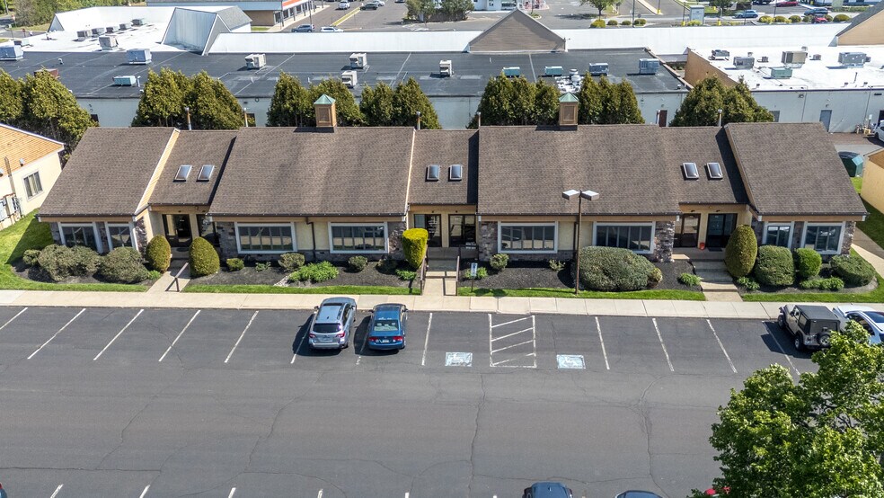 908-918 Town Center, New Britain, PA à vendre - Photo de l’immeuble – Image 3 sur 12