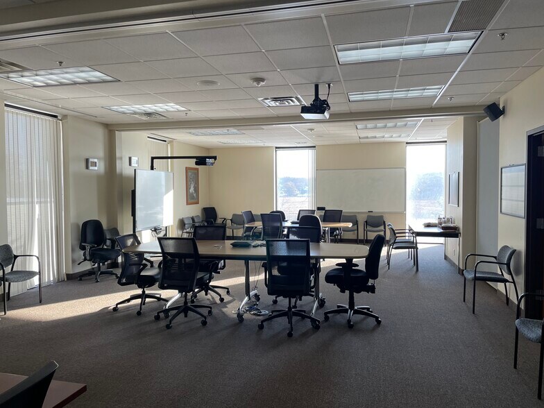 899 W Highway 96, Shoreview, MN à louer - Photo intérieure – Image 3 sur 16