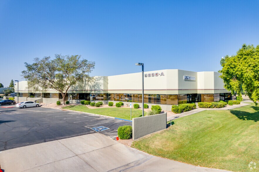 9831 S 51st St, Phoenix, AZ à louer - Photo de l’immeuble – Image 2 sur 8