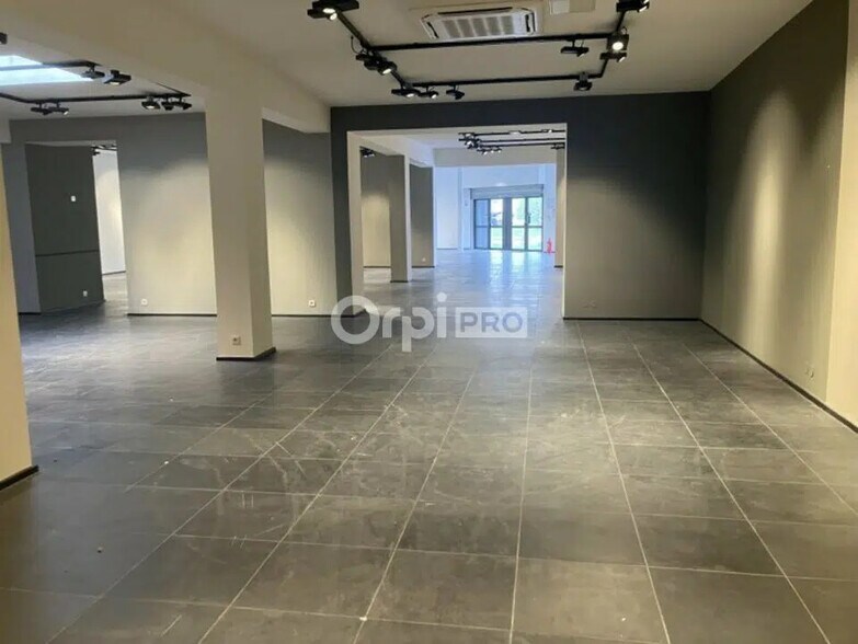 Local commercial dans Quetigny à louer - Photo de l’immeuble – Image 1 sur 4