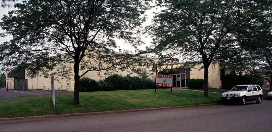 800-820 Shames Dr, Westbury, NY à louer - Photo de l’immeuble – Image 2 sur 17