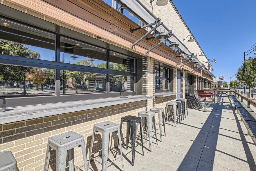 3401-3421 E Colfax Ave, Denver, CO à louer - Photo intérieure – Image 3 sur 22