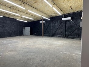 310 Meserole St, Brooklyn, NY à louer Photo intérieure– Image 1 sur 10