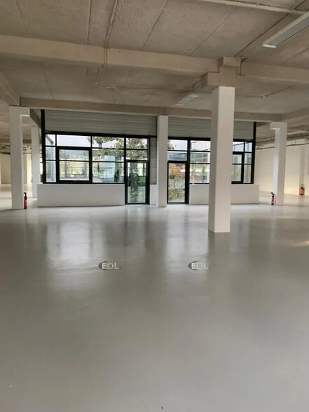 Local d’activités dans Roissy-en-France à louer - Photo de l’immeuble – Image 3 sur 5