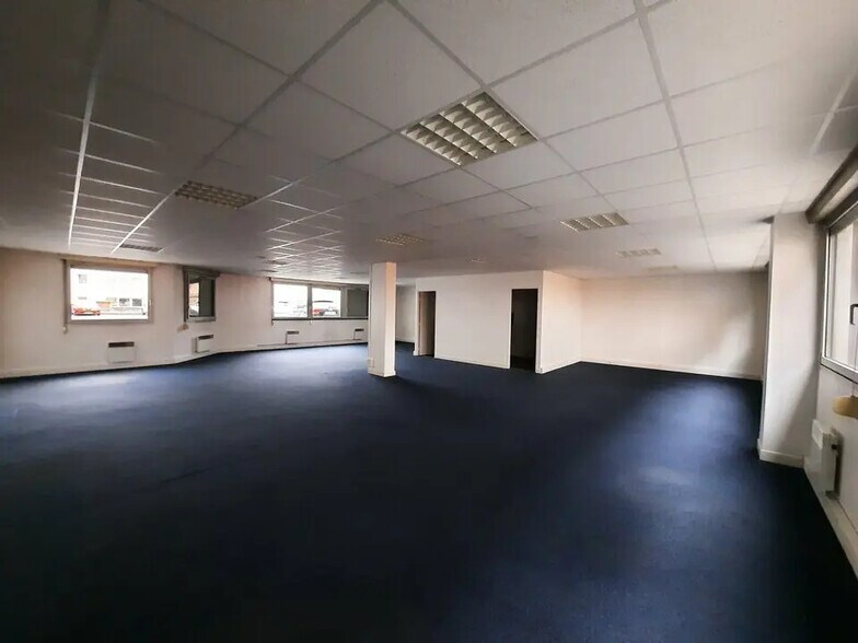 Bureau dans Rouen à louer - Photo de l’immeuble – Image 2 sur 7