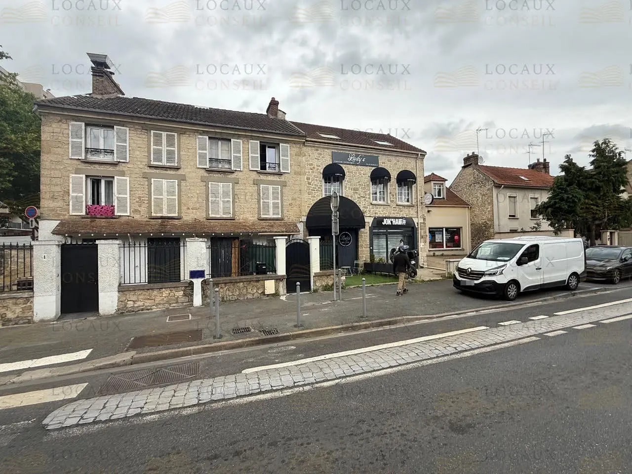 Local commercial dans SAINT-OUEN-L'AUMONE à louer Photo principale– Image 1 sur 11