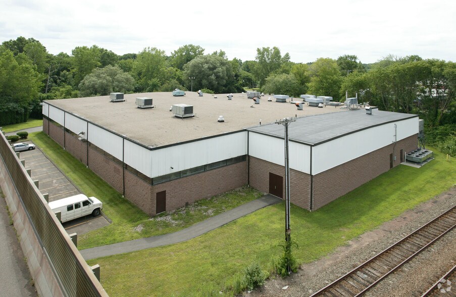 170 Kennedy Rd, Windsor, CT à vendre - Photo de l’immeuble – Image 2 sur 3