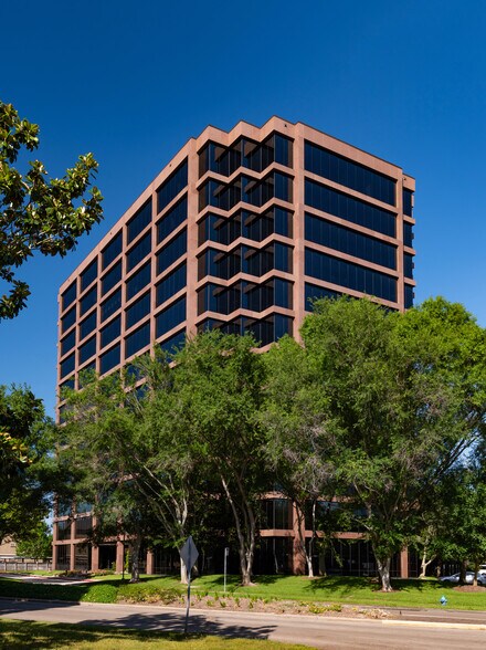 2925 Briarpark Dr, Houston, TX à vendre - Photo de l’immeuble – Image 2 sur 14