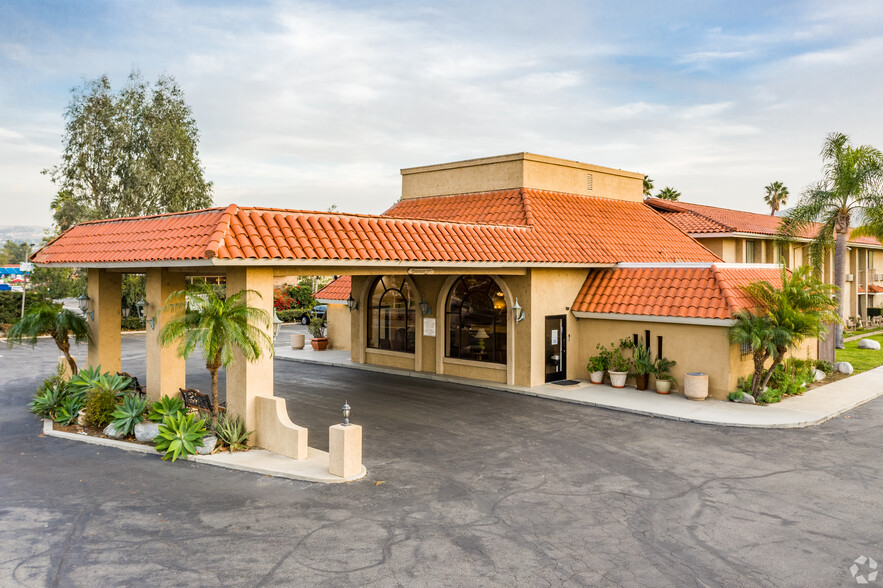 5710 E La Palma Ave, Anaheim, CA à vendre - Photo de l’immeuble – Image 3 sur 9