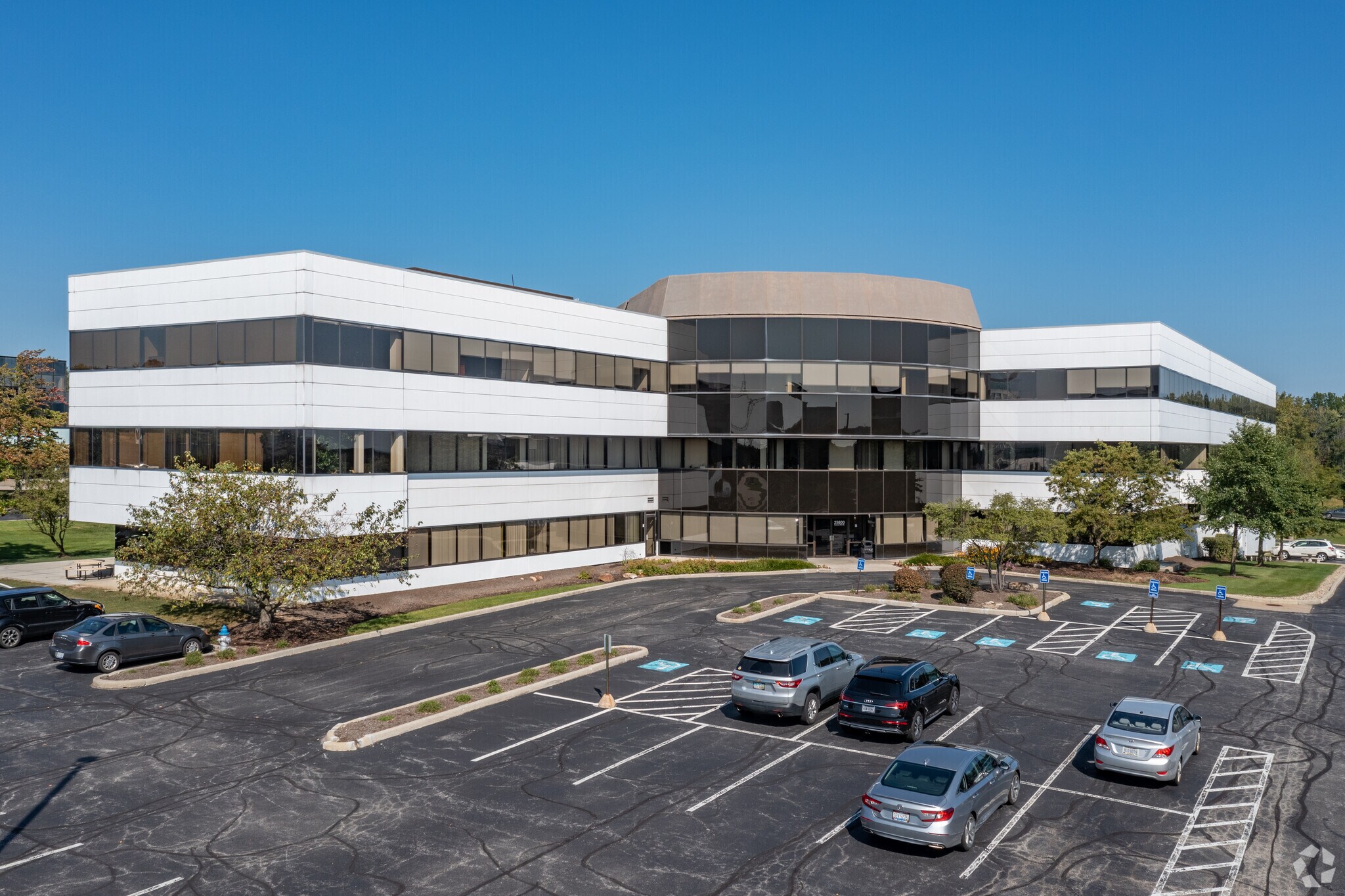 25800 Science Park Dr, Beachwood, OH à louer Photo principale– Image 1 sur 7