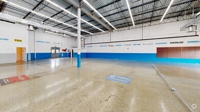 4302-4442 E New York St, Aurora, IL à louer Numérisation 3D Matterport– Image 1 sur 1