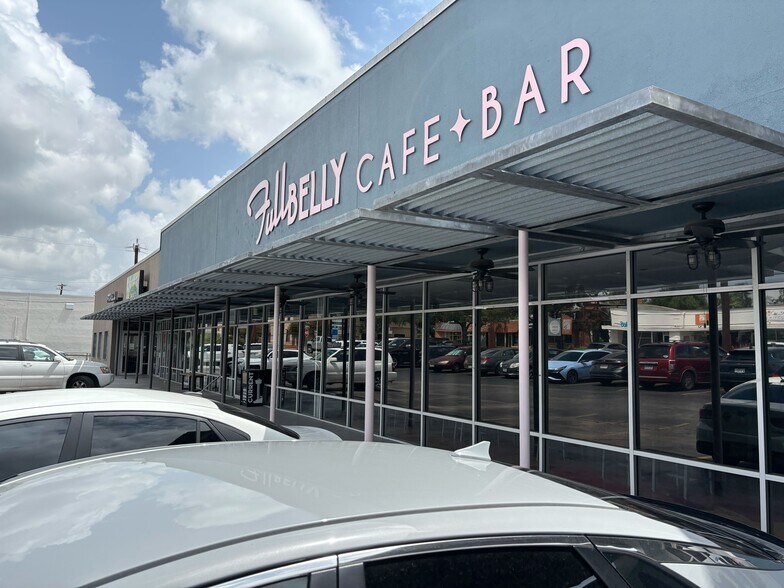 4200-4220 McCullough Ave, San Antonio, TX à louer - Photo de l’immeuble – Image 1 sur 4