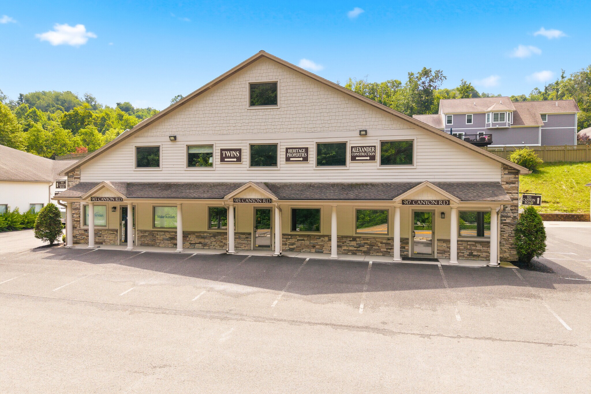 913-921 Canyon Rd, Morgantown, WV à louer Photo de l’immeuble– Image 1 sur 7
