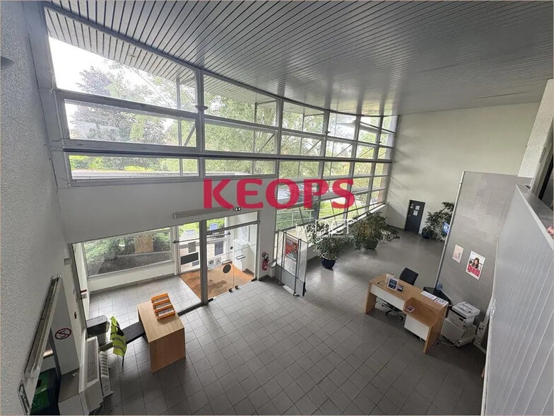 Bureau dans Saint-Jean à vendre - Photo de l’immeuble – Image 3 sur 11