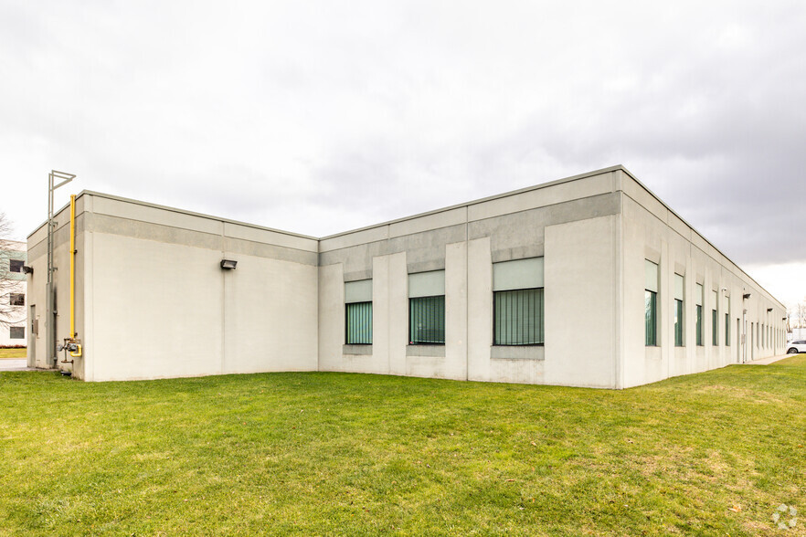 152 Cleopatra Dr, Ottawa, ON à louer - Photo de l’immeuble – Image 3 sur 6