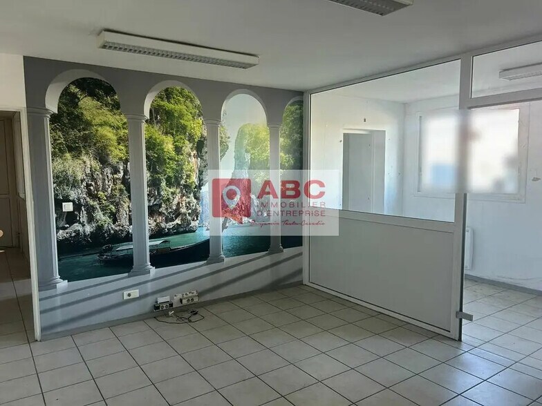 Local d’activités dans Béziers à louer - Photo de l’immeuble – Image 2 sur 6