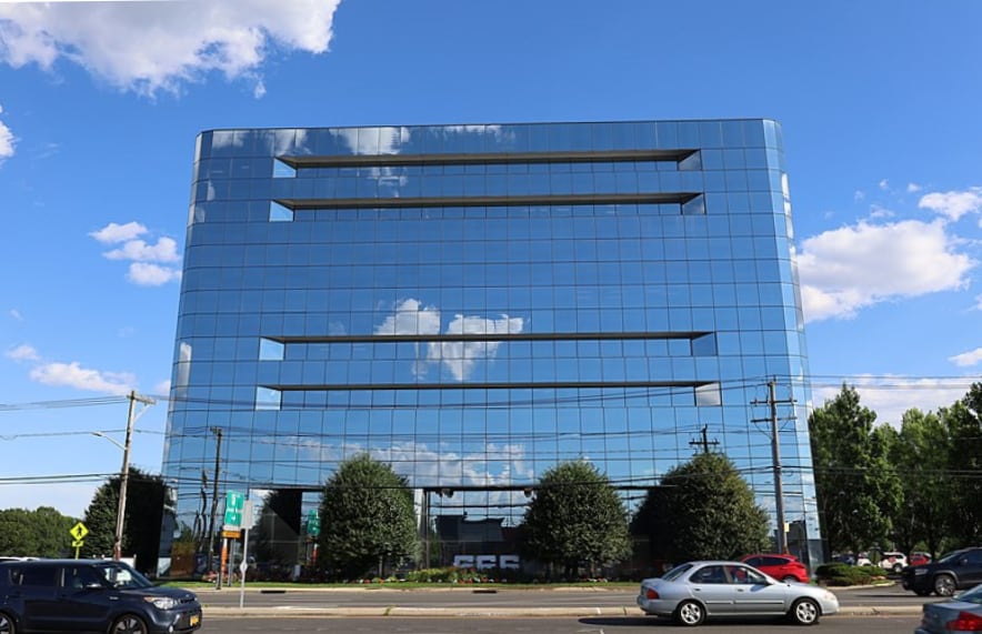 666 Old Country Rd, Garden City, NY à louer Photo principale– Image 1 sur 7