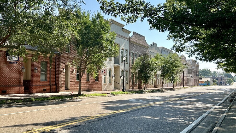 216 W Jackson St, Ridgeland, MS à louer - Photo de l’immeuble – Image 2 sur 5