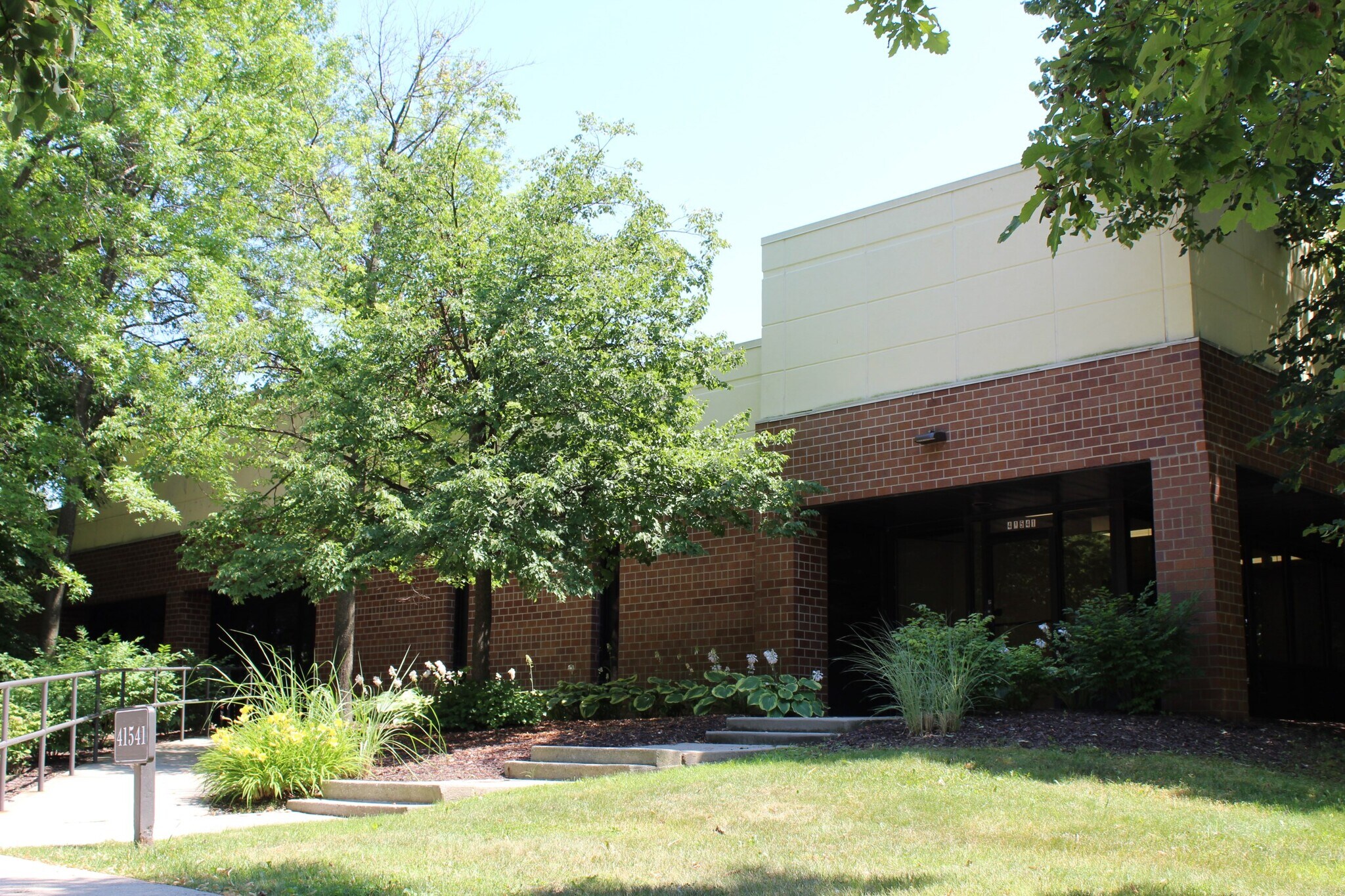41441-41541 W 11 Mile Rd, Novi, MI à louer Photo de l’immeuble– Image 1 sur 2