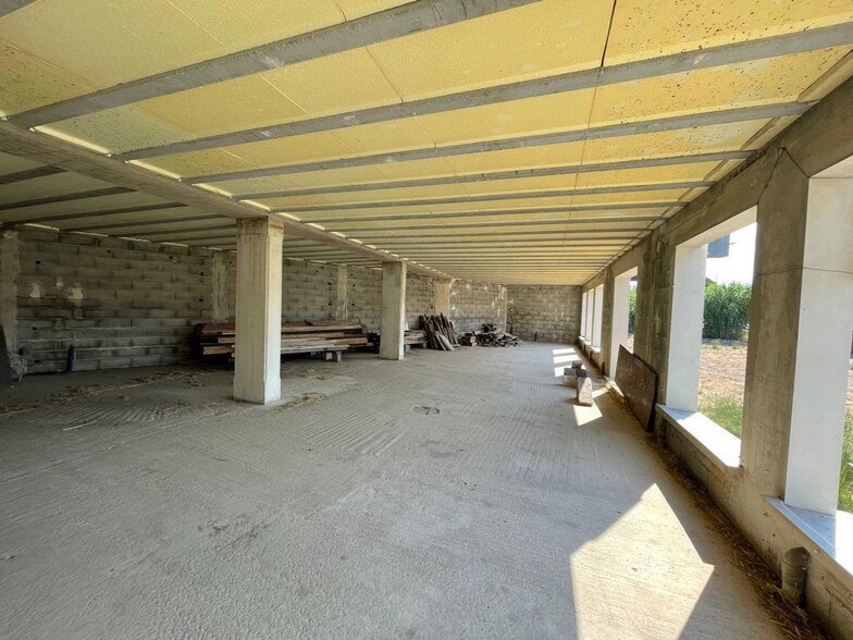 Local d'activités dans Le Muy à vendre - Photo de l’immeuble – Image 3 sur 4