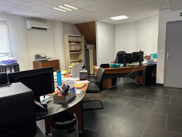 Bureau dans Salon-De-Provence à louer Photo de l’immeuble– Image 1 sur 20