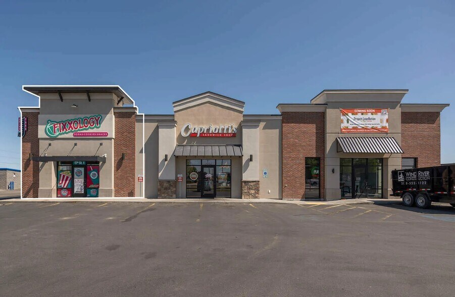 2565 E 17th St, Ammon, ID à louer - Photo de l’immeuble – Image 3 sur 6