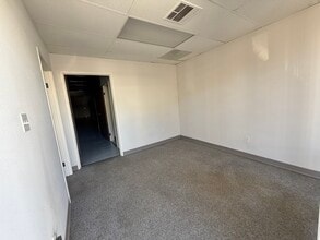 15445 Red Hill Ave, Tustin, CA à louer Photo intérieure– Image 2 sur 7