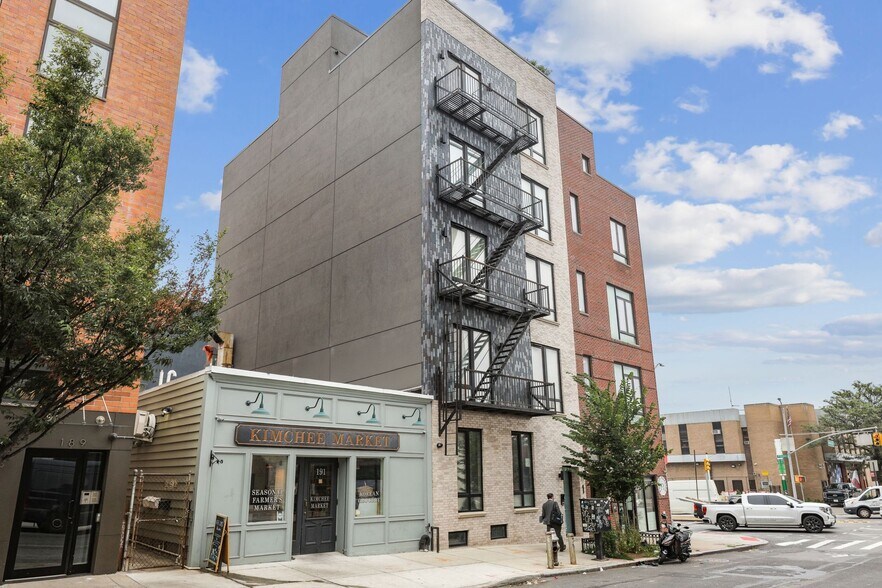 193 Greenpoint Ave, Brooklyn, NY à vendre - Photo de l’immeuble – Image 3 sur 6