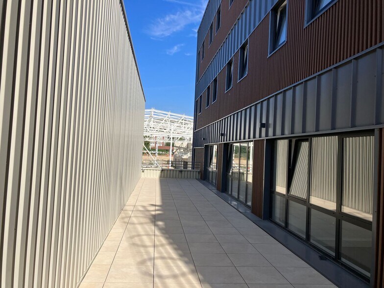 470 Rue Des Valets, Montluel à vendre - Photo de l’immeuble – Image 3 sur 3
