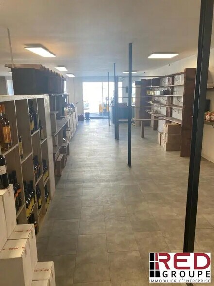 Local d’activités dans Aubagne à louer - Photo de l’immeuble – Image 2 sur 5