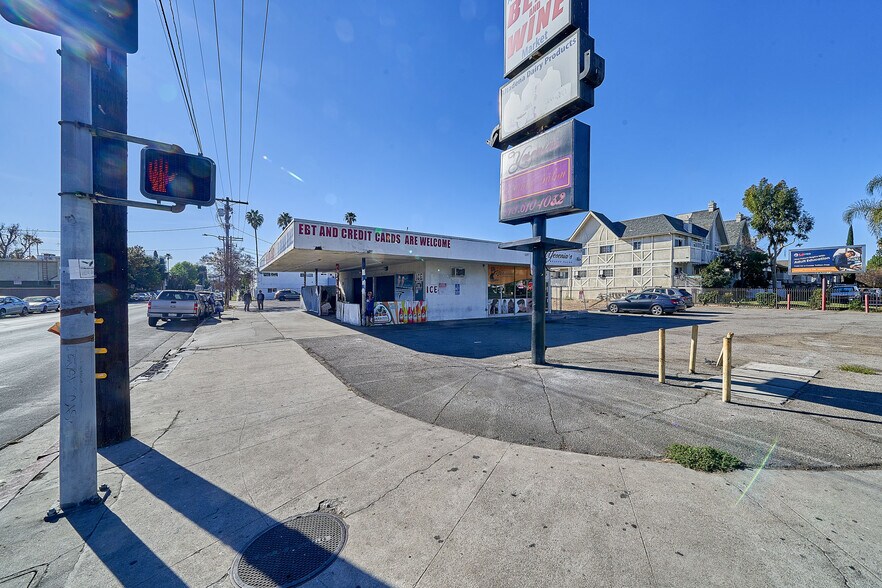20304 Saticoy St, Winnetka, CA à vendre - Photo de l’immeuble – Image 3 sur 5