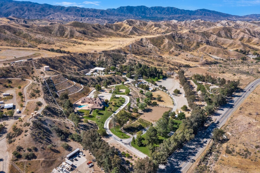 15142 Sierra Hwy, Santa Clarita, CA à vendre - Photo principale – Image 1 sur 14