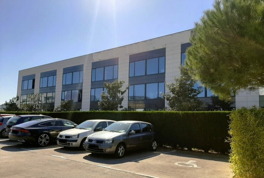 2 Trait D'Union, Lieusaint à louer - Photo de l’immeuble – Image 2 sur 2