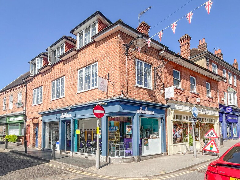 23 Downing St, Farnham à louer - Photo de l’immeuble – Image 1 sur 8