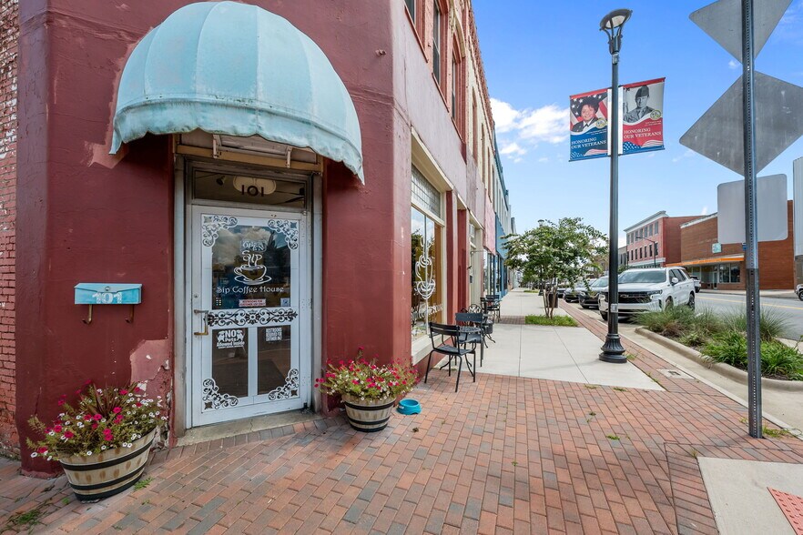 101-105 S Scales St, Reidsville, NC à vendre - Photo de l’immeuble – Image 3 sur 54