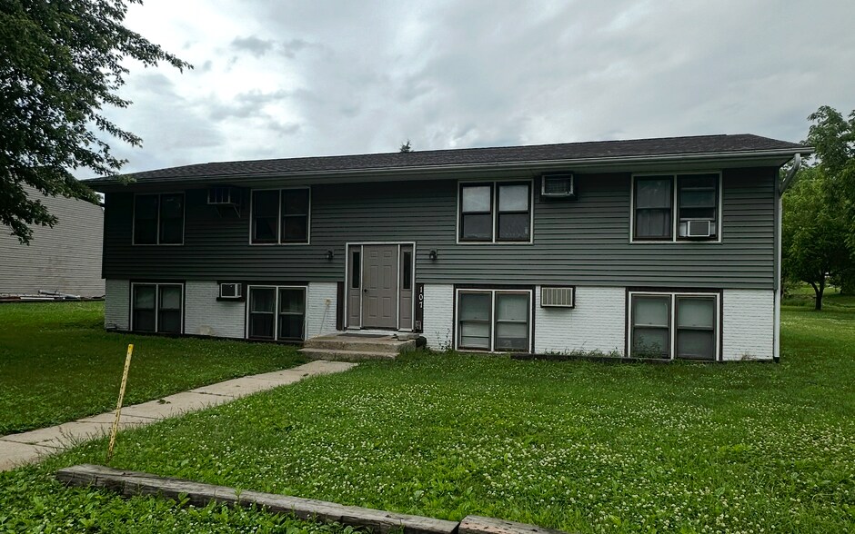 107 Homer St SE, Shellsburg, IA à vendre - Photo principale – Image 1 sur 3