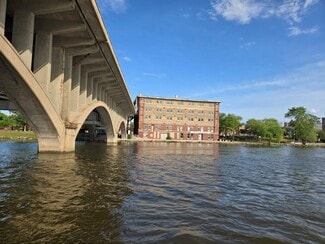 Plus de détails pour 220 N Water St, Rockford, IL - Local d’activités à vendre