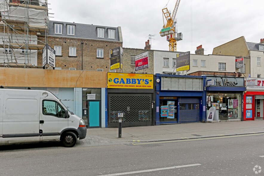 227 Walworth Rd, Londres à vendre - Photo de l’immeuble – Image 2 sur 2