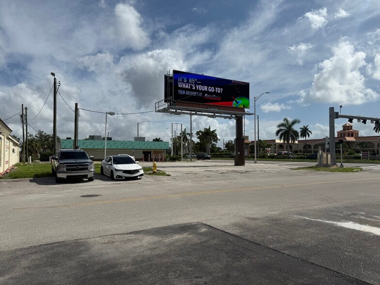 3038-3052 Cleveland Ave, Fort Myers, FL à vendre - Photo de l’immeuble – Image 2 sur 3