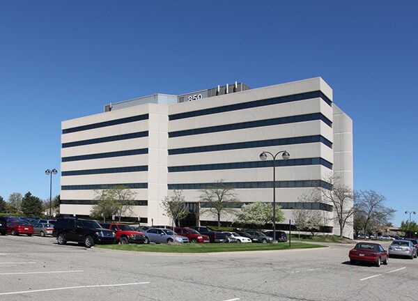 850 Stephenson Hwy, Troy, MI à louer - Photo de l’immeuble – Image 2 sur 5