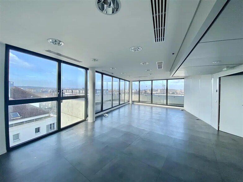 Bureau dans Rueil-Malmaison à vendre - Photo de l’immeuble – Image 3 sur 9