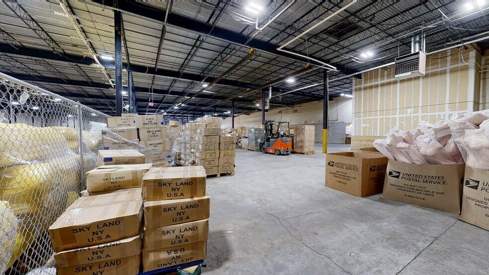 55 Kennedy Dr, Hauppauge, NY à vendre - Numérisation 3D Matterport – Image 2 sur 26